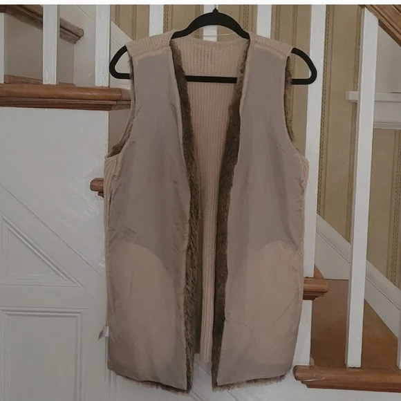 LIZ CLAIBORNE Knit Faux Fur Tan Sweater Vest Size Medium - Picture 5 of 6